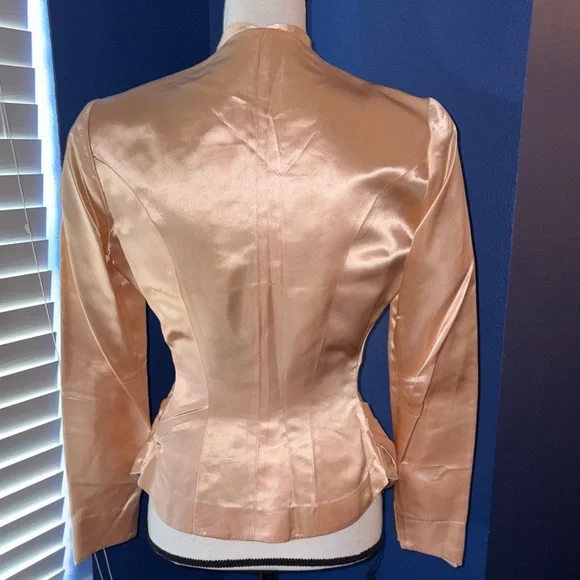 👗 Vintage 1940s Carlye Pale Pink Satin Suit – Frog Buttons, Peplum Waist – EUC - Picture 9 of 16